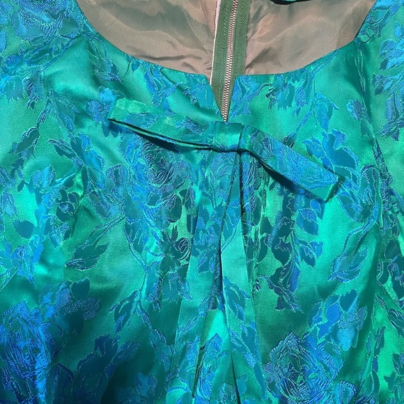 Elegant Green Floral Dress - Picture 8 of 9